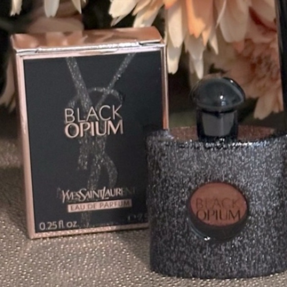 🌟 Yves Saint Laurent Black Opium Mini Dabber